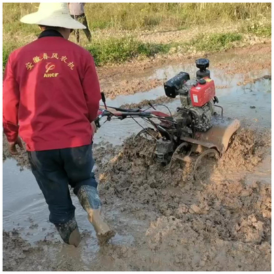 Larghezza regolabile 45-85cm 4KM/h Velocità di lavoro Coltivatore di aratura per il lavoro agricolo